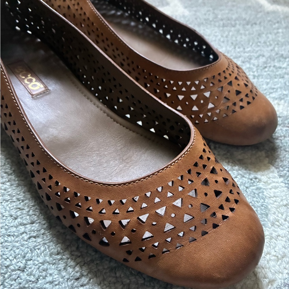 Ecco Women's Tan Cut-Out Flats
